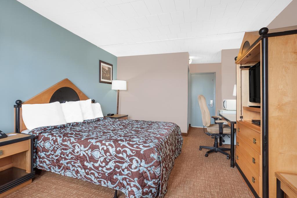 Belmont Inn Sudbury Bagian luar foto