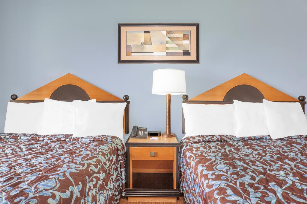 Belmont Inn Sudbury Bagian luar foto
