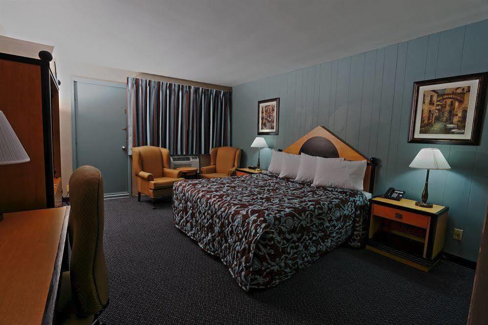 Belmont Inn Sudbury Bagian luar foto